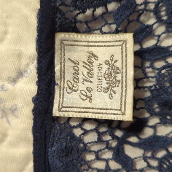 Carol Le Valley crocheted vest - Picture 4 of 6